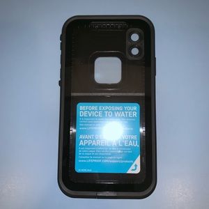 iPhone XR FRĒ LifeProof black case